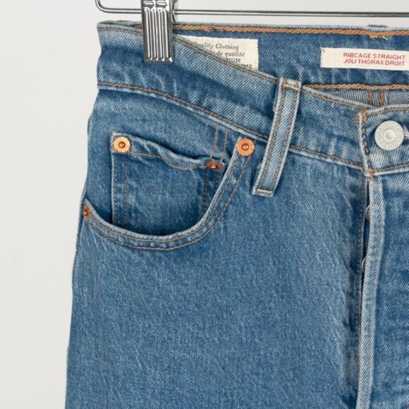 Levi's Georgie Blue Ribcage Straight Ankle Jeans - Picture 4 of 9